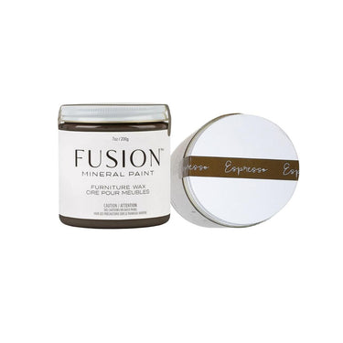 Fusion™ Furniture Wax tumma kalustevaha huonekalujen kaiverrusten ja koristeiden korostamiseen.