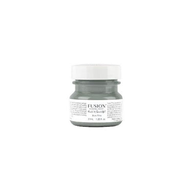 Tämä harmahtava ja hiukan vihertävä sininen on hyvin rauhallinen sävy vaikkapa makuuhuoneeseen. Fusion Mineral Paint on loistava valinta niin diy harrastajalle kuin ammattilaiselle. Entisöinti ja perinnemaalaus onnistuu myös Fusionilla. Sävyjä on yli 60. Fusion on myrkytön ja helppo mineraalimaali. Kalkkimaali ja huonekalumaali kalpenee tämän rinnalla!