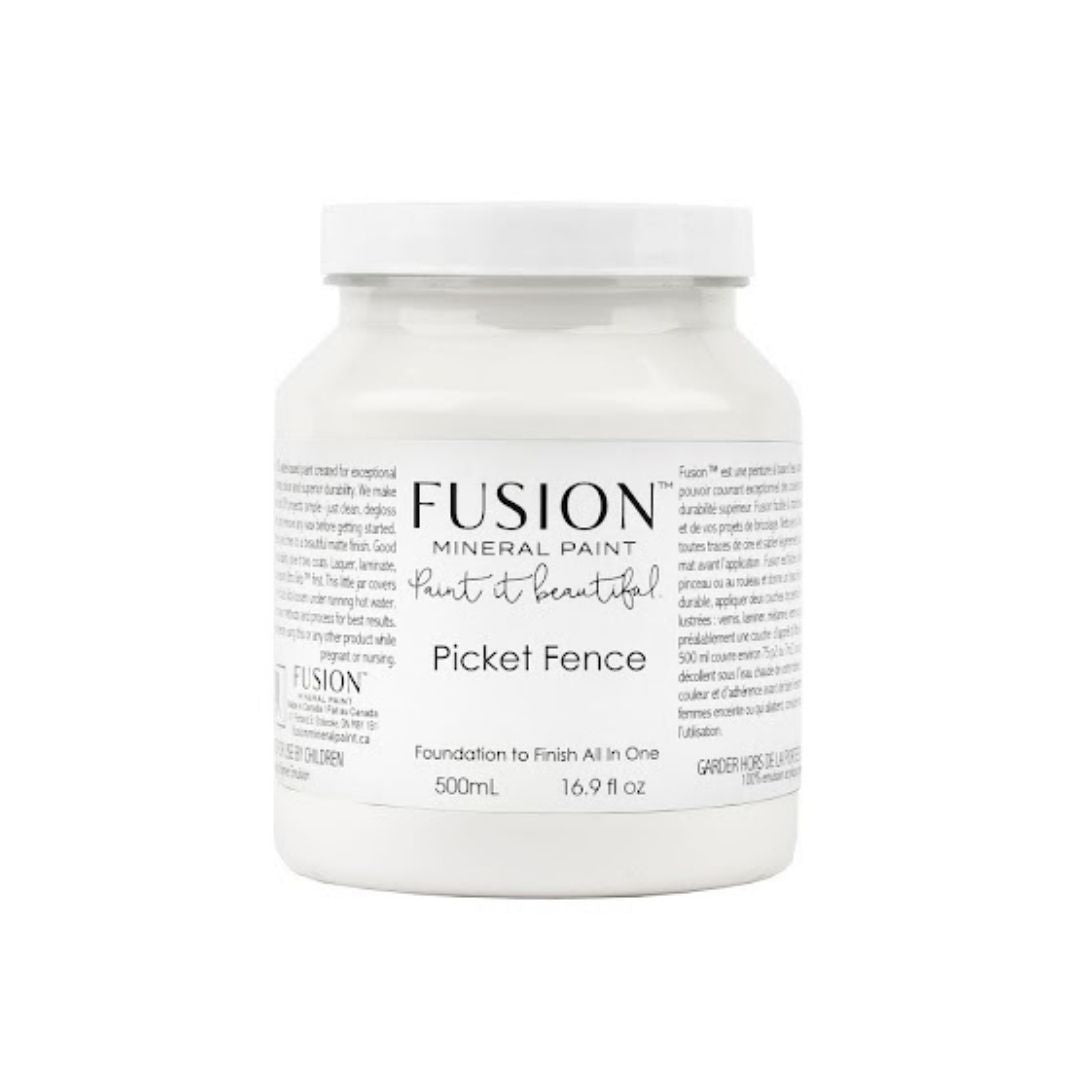 Ihana kirkkaan valkoinen. Ihastuttava puhtaanvalkoinen. Picket Fence on perusväri mihin tahansa huoneeseen, mikä tarvitsee lisää valoa. Fusion Mineral Paint on loistava valinta niin diy harrastajalle kuin ammattilaiselle. Entisöinti ja perinnemaalaus onnistuu myös Fusionilla. Sävyjä on yli 60. Fusion on myrkytön ja helppo mineraalimaali. Kalkkimaali ja huonekalumaali kalpenee tämän rinnalla!