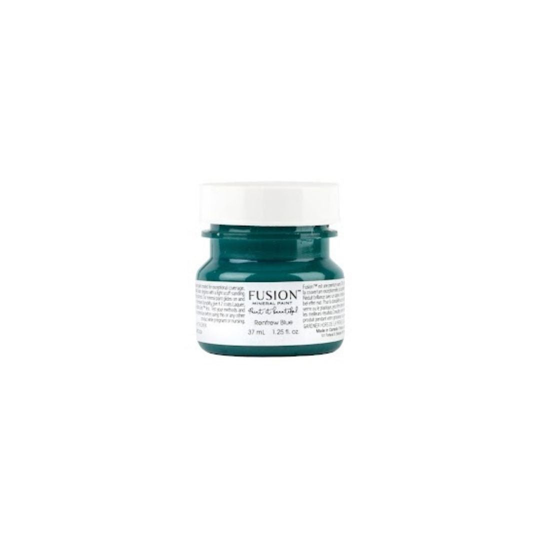 Upea teal, sinertävä vihreä. Suosittu sinivihreä, joka näyttää upealta keltaisten, punaisten ja ruskea-harmaiden sävyjen kanssa. Fusion Mineral Paint on loistava valinta niin diy harrastajalle kuin ammattilaiselle. Entisöinti ja perinnemaalaus onnistuu myös Fusionilla. Sävyjä on yli 60. Fusion on myrkytön ja helppo mineraalimaali. Kalkkimaali ja huonekalumaali kalpenee tämän rinnalla!