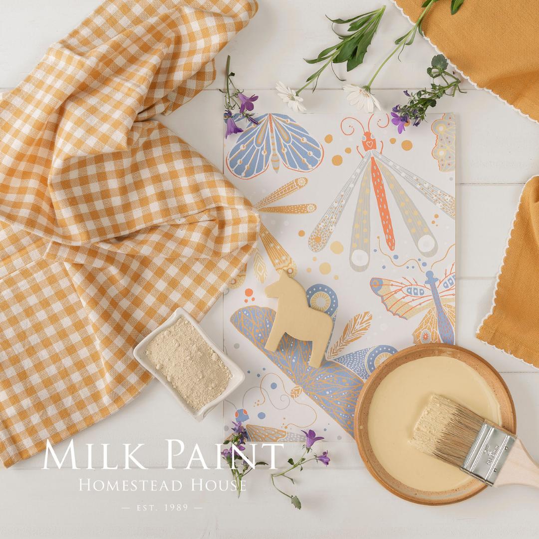 Homestead house milk paint Maitomaali on aito kalkkimaali, se sisältää aitoa kalkkia (ei liitujauhoa), maidon kaseiinia sekä väripigmenttinä aitoa luonnon micajauhetta. Swedish yellow-keltainen.