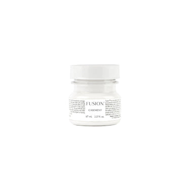 Casement Fusion™ Mineral Paint – raikas lämmin valkoinen kalustemaali.