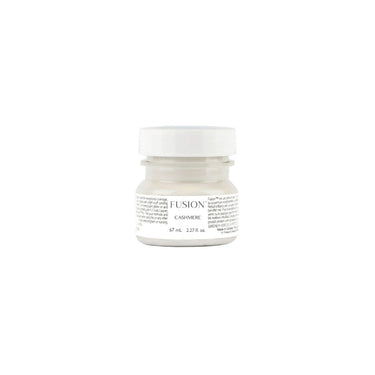 Cashmere Fusion™ Mineral Paint pehmeä ja lämmin vaalea sävy.