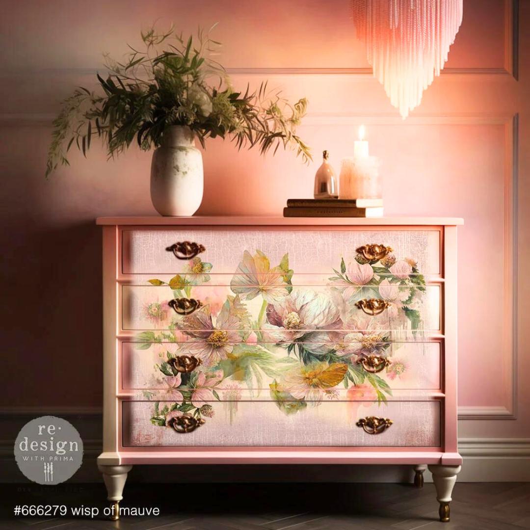 Vaaleanpunasävyinen kukkakuosinen Redesign With Prima® kuitupaperi huonekalun koristamiseen. Käytä paperin kiinnittämiseen Fusion Decoupage Geliä.   Koko: 595 x 840 mm. 