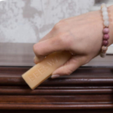 Distressing Beeswax Block | Fusion™ Mineral Paint | Mehiläisvaha