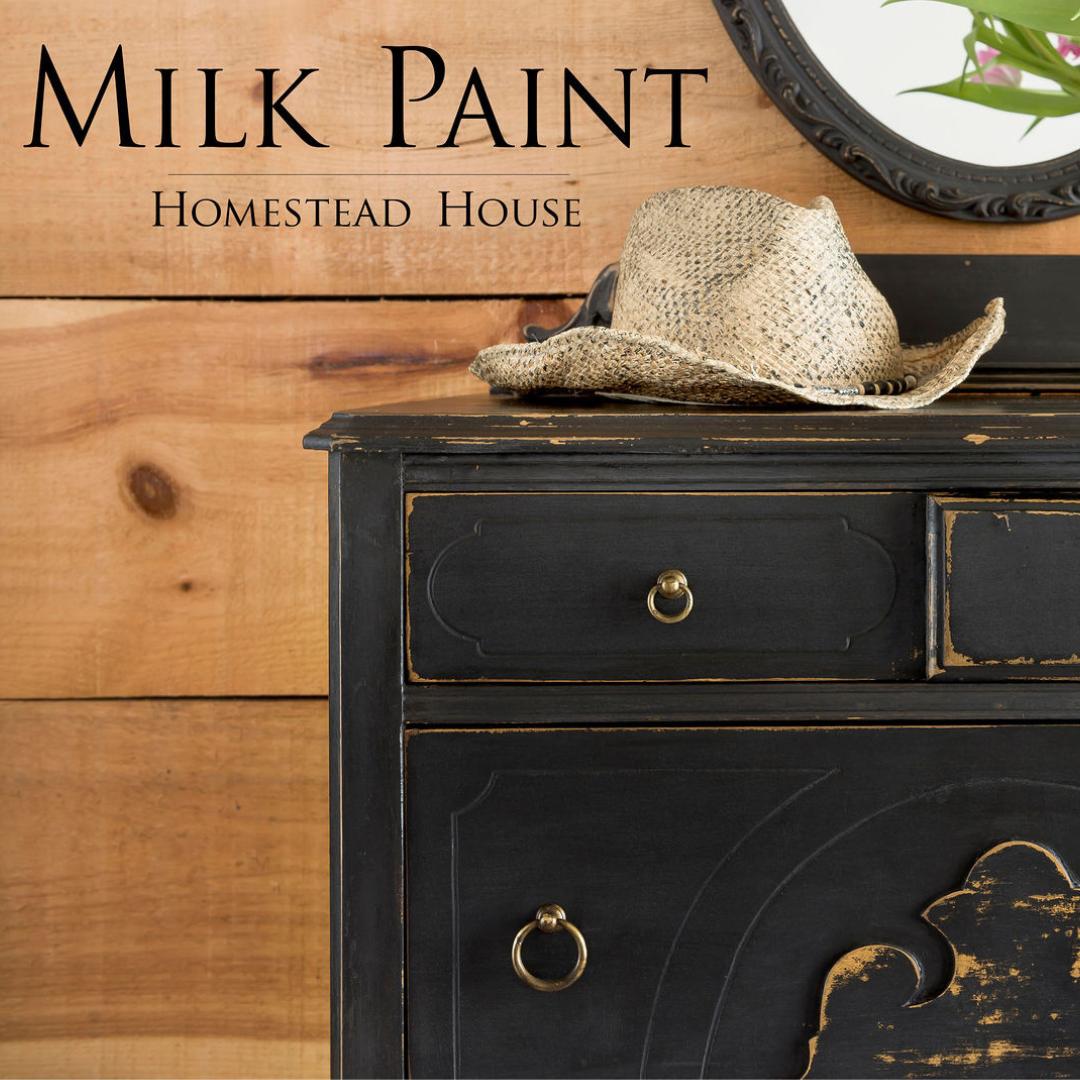 Maitomaali on aito kalkkimaali, se sisältää aitoa kalkkia (ei liitujauhoa), maidon kaseiinia sekä väripigmenttinä aitoa luonnon micajauhetta. Coal Black Homestead house milk paint, maitomaali musta.