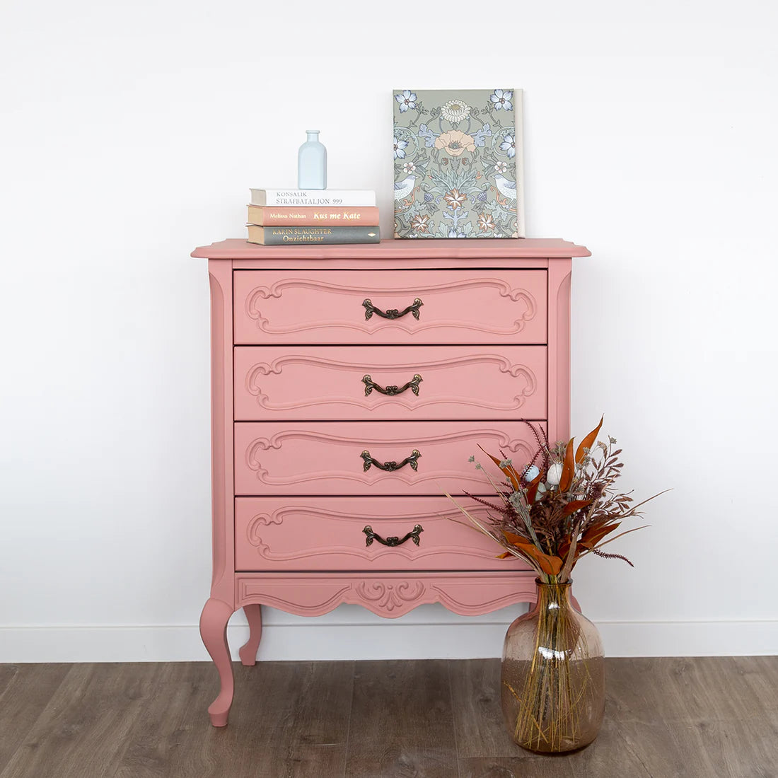 Dusty Rose - Vintage pinkki, hieman oranssiin vivahtava. Uudenlainen sekoita-ja-maalaa maitomaali tuo uusia sävyjä käyttöösi. Lisää vain vettä ja maali on valmis. Maitomaali on aito kalkkimaali, se sisältää aitoa kalkkia (ei liitujauhoa), maidon kaseiinia sekä väripigmenttinä aitoa luonnon micajauhetta.