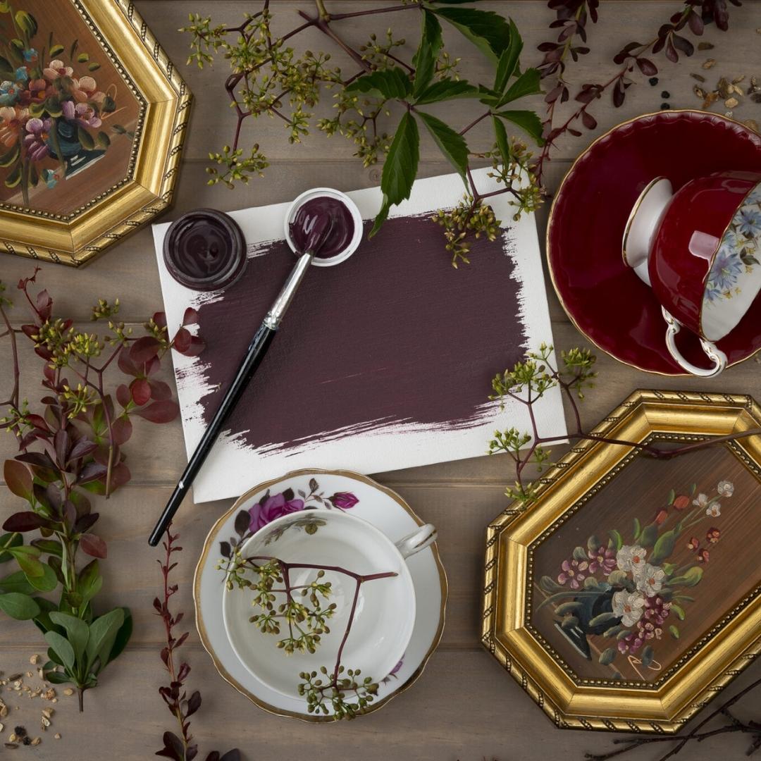 Elderberry – Kuninkaallisen näyttävää, tyylikästä purppuraa. Tämä violetinpunaiseen vivahtava sävy tuo kotiisi herkullisen, laskelmoidun tilkan tunnelmallisuutta. Fusion Mineral Paint on loistava valinta niin diy harrastajalle kuin ammattilaiselle. Entisöinti ja perinnemaalaus onnistuu myös Fusionilla. Sävyjä on yli 60. Fusion on myrkytön ja helppo mineraalimaali. Kalkkimaali ja huonekalumaali kalpenee tämän rinnalla!
