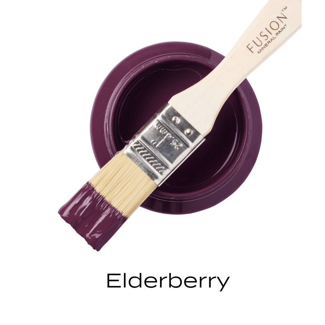 Elderberry – Kuninkaallisen näyttävää, tyylikästä purppuraa. Tämä violetinpunaiseen vivahtava sävy tuo kotiisi herkullisen, laskelmoidun tilkan tunnelmallisuutta. Fusion Mineral Paint on loistava valinta niin diy harrastajalle kuin ammattilaiselle. Entisöinti ja perinnemaalaus onnistuu myös Fusionilla. Sävyjä on yli 60. Fusion on myrkytön ja helppo mineraalimaali. Kalkkimaali ja huonekalumaali kalpenee tämän rinnalla!