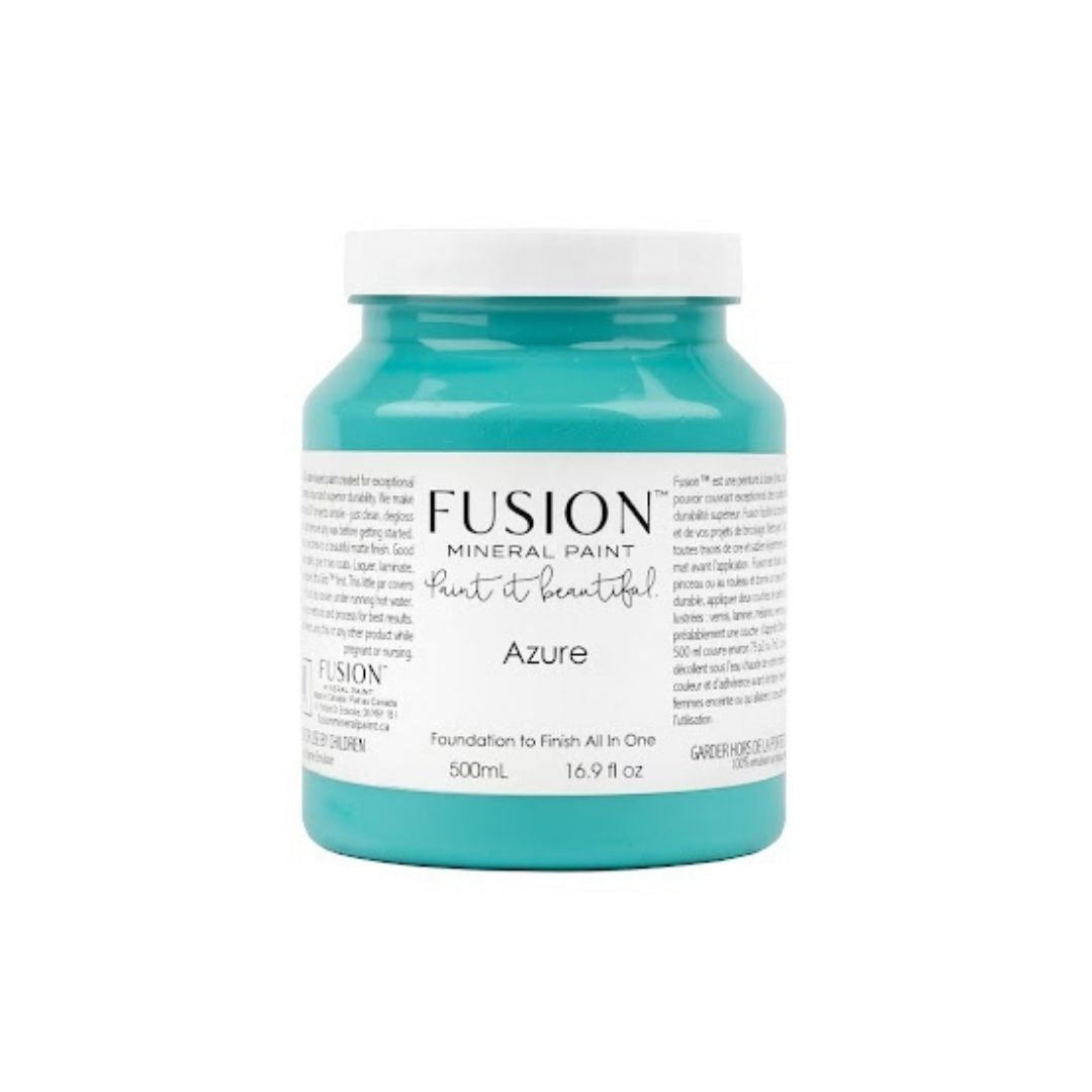 Voimakas, kirkas turkoosi. Azure on upea kirkas turkoosi, joka tuo pienen Välimeren tuulahduksen kotiisi tai puutarhaan! Fusion Mineral Paint on loistava valinta niin diy harrastajalle kuin ammattilaiselle. Entisöinti ja perinnemaalaus onnistuu myös Fusionilla. Sävyjä on yli 60. Fusion on myrkytön ja helppo mineraalimaali. Kalkkimaali ja huonekalumaali kalpenee tämän rinnalla! 