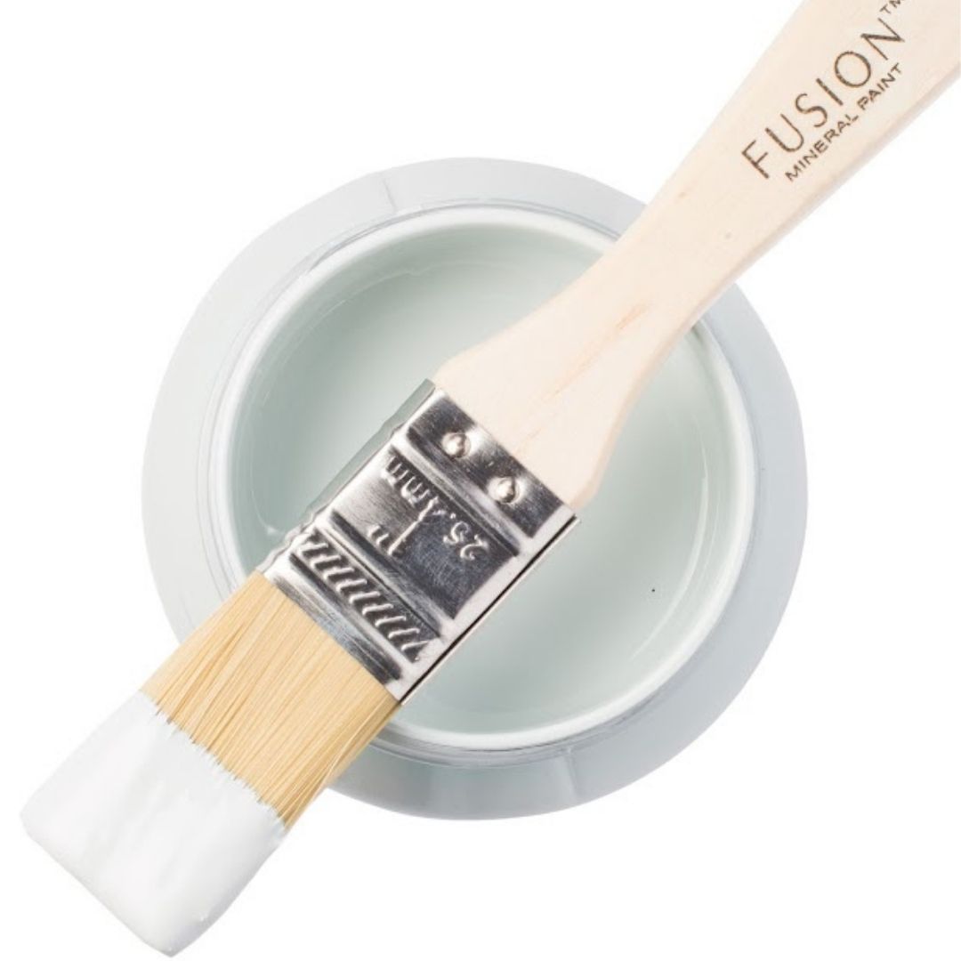 Rauhoittava babyblue, vaaleansininen. Rauhoittava ja tyyni pastellisävyinen vaaleansininen. Fusion Mineral Paint on loistava valinta niin diy harrastajalle kuin ammattilaiselle. Entisöinti ja perinnemaalaus onnistuu myös Fusionilla. Sävyjä on yli 60. Fusion on myrkytön ja helppo mineraalimaali. Kalkkimaali ja huonekalumaali kalpenee tämän rinnalla!