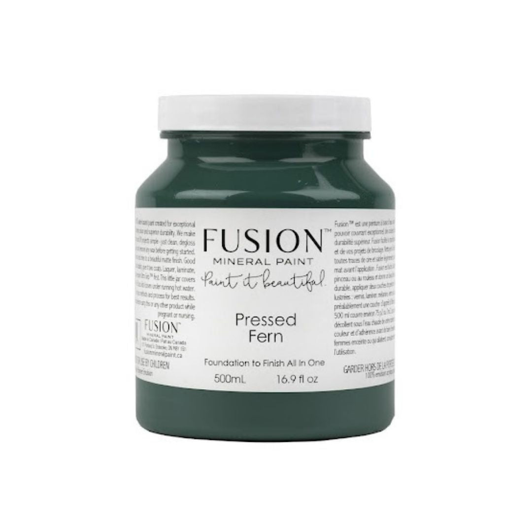 Hieman siniseen taittava tummanvihreä.  Fusion Mineral Paint on loistava valinta niin diy harrastajalle kuin ammattilaiselle. Entisöinti ja perinnemaalaus onnistuu myös Fusionilla. Sävyjä on yli 60. Fusion on myrkytön ja helppo mineraalimaali. Kalkkimaali ja huonekalumaali kalpenee tämän rinnalla!