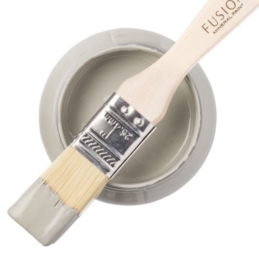 Murrettu vihreä. Himmeä vihreä, jossa häivähdys harmaata. Tämä sävy on rauhoittava ja seesteinen. Fusion Mineral Paint on loistava valinta niin diy harrastajalle kuin ammattilaiselle. Entisöinti ja perinnemaalaus onnistuu myös Fusionilla. Sävyjä on yli 60. Fusion on myrkytön ja helppo mineraalimaali. Kalkkimaali ja huonekalumaali kalpenee tämän rinnalla!