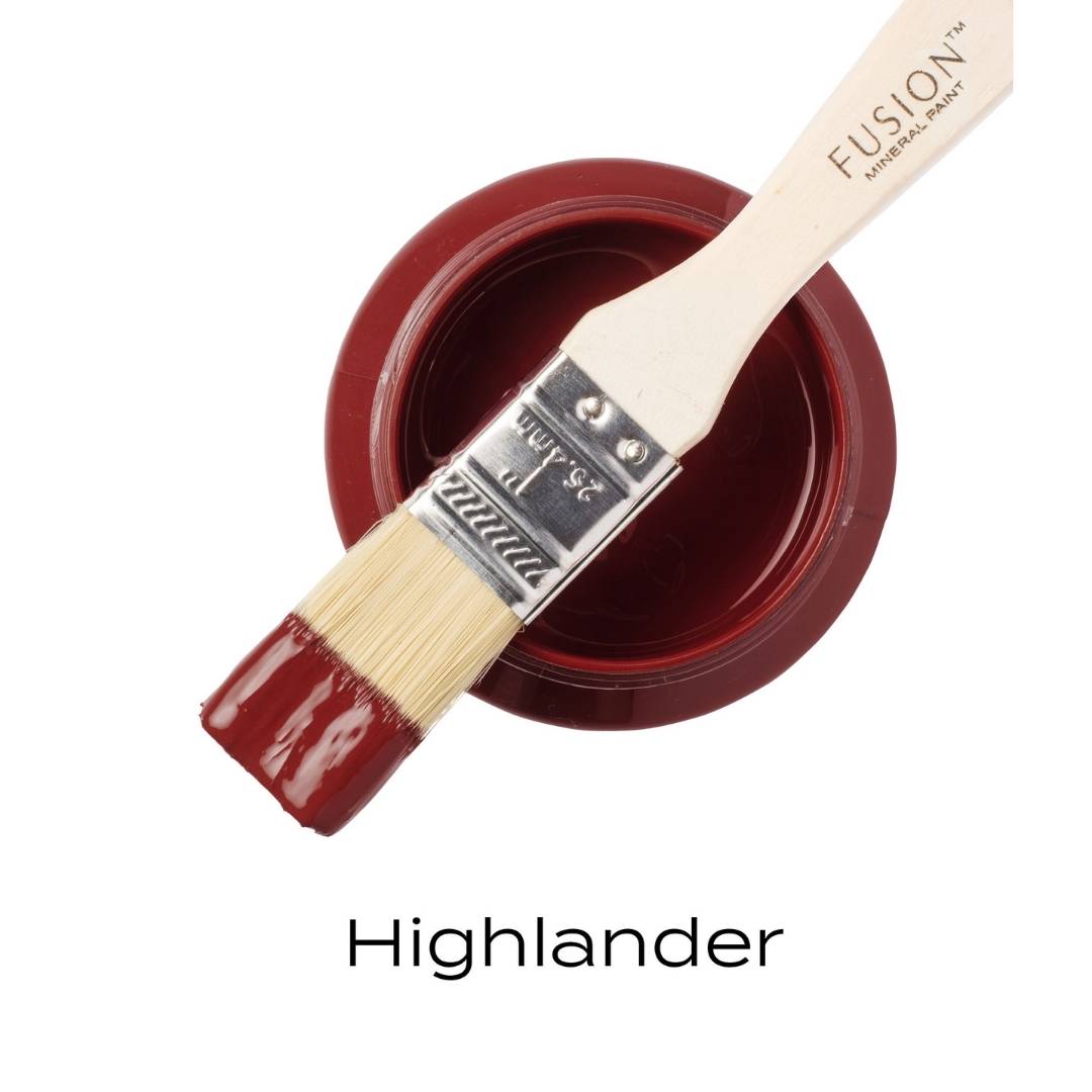 Highlander – Syvä ja voimallinen versio punaisesta, jossa mukana aavistus uhkean lämmintä oranssia. Fusion Mineral Paint on loistava valinta niin diy harrastajalle kuin ammattilaiselle. Entisöinti ja perinnemaalaus onnistuu myös Fusionilla. Sävyjä on yli 60. Fusion on myrkytön ja helppo mineraalimaali. Kalkkimaali ja huonekalumaali kalpenee tämän rinnalla!