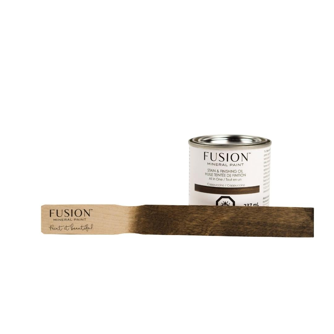 Fusion MIneral Paint sarjan Stain & Finishing oil on pellavaöljy pohjainen ulkokalusteille sopiva öljy. Voi käyttää myös sisätiloissa huonekaluille.