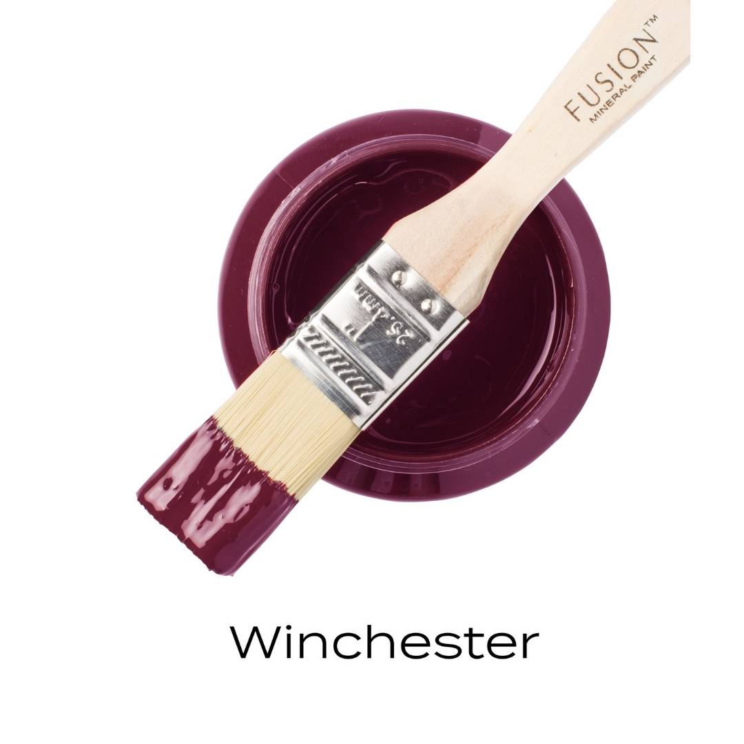 Winchester – Barokin ajan inspiroima burgundinpunainen (tumma viininpunainen, joka taittaa vahvasti violettiin), joka vangitsee huomiosi vuosisatojen läpi kestäneellä houkuttelutaidollaan. Fusion Mineral Paint on loistava valinta niin diy harrastajalle kuin ammattilaiselle. Entisöinti ja perinnemaalaus onnistuu myös Fusionilla. Sävyjä on yli 60. Fusion on myrkytön ja helppo mineraalimaali. Kalkkimaali ja huonekalumaali kalpenee tämän rinnalla!